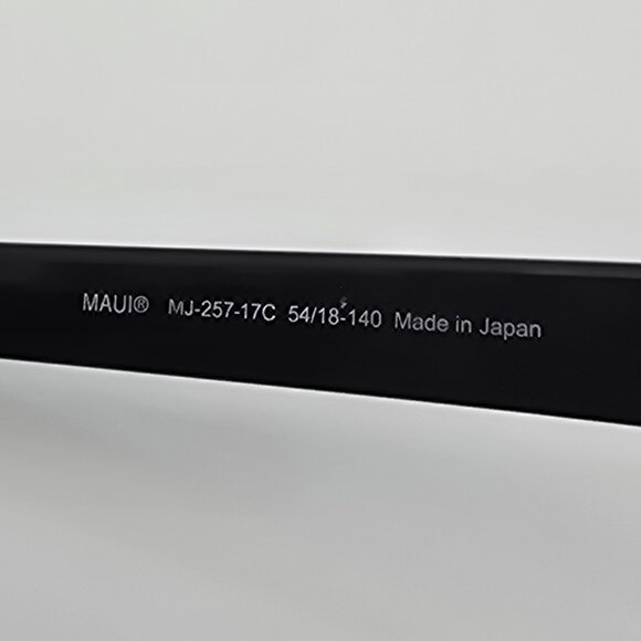 Maui Jim MJ-257-17C Kawika Black Frame Polarized Gray Gradient Lens Sunglasses - Picture 12 of 16